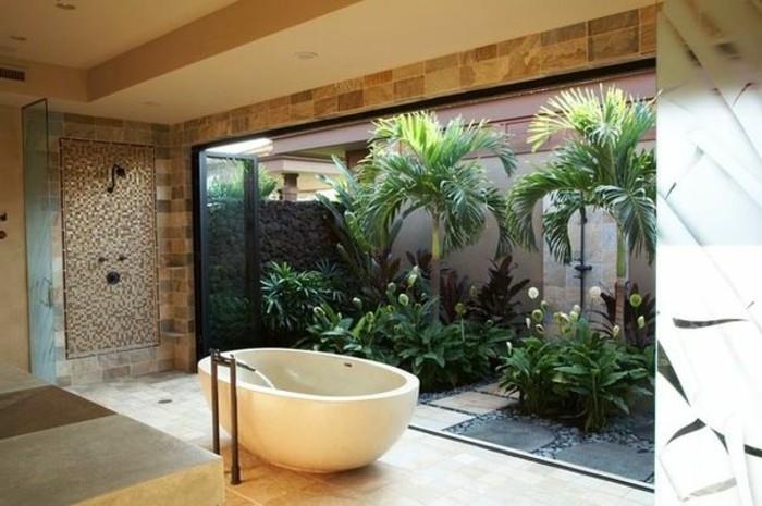 0-alinea-egzotik-banyo-mobilya-geniş-pencere-bahçe-bej-duvarları