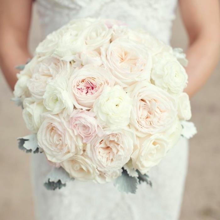0-poročni šopek-okrogel-poročni šopek-z-belimi vrtnicami-za-veliki-poročni dan