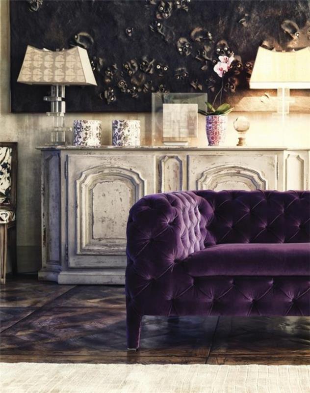 0-kavč-taft-chesterfield-v-vijolični-barvi-kako-kombinirati-slivovo-dnevno sobo