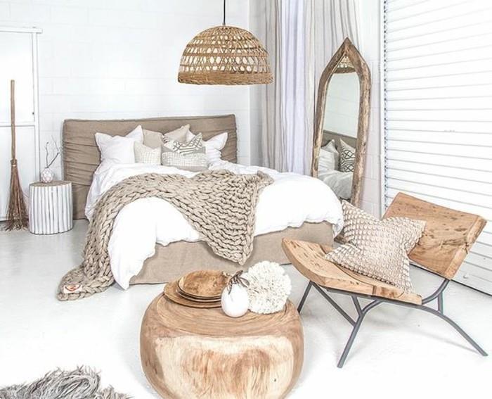 0-spalnica-design-v-surovem lesu in rjavo-beli odeji-moderna-spalnica