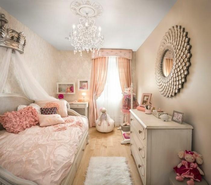 0 baroko kambarys-romantiškas-dekoravimas-šviesios parketo grindys-deko-rožinės ir smėlio spalvos