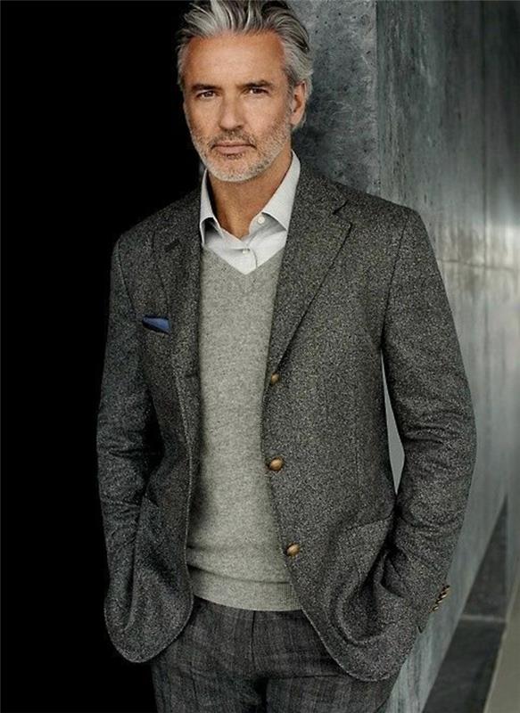 0-kako-nositi-svojo-oglje-sivo-obleko-modernega-moškega-v-sivi-obleki
