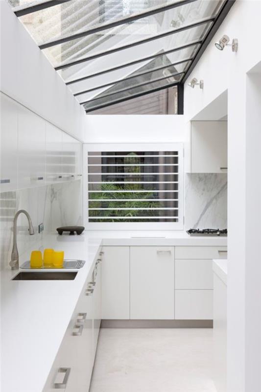 0-beyaz-mutfak-çatı-pencereler-velux-çatı-pencere-beyaz-mutfak