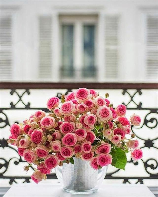 0-gana-balkonas-su-rožine-gėlė-kaip-turėti-geriausią-balkoną-su gėlėmis