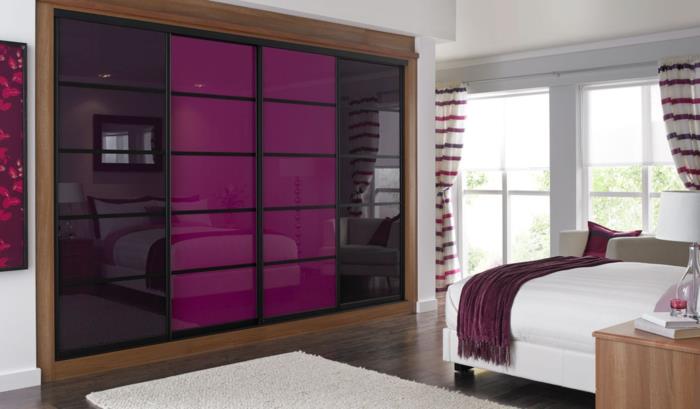 0-lepa-spalnica-v-vijolični-preprogi-bež-vijolična-garderoba-vijolična-drsna-omara-vrata