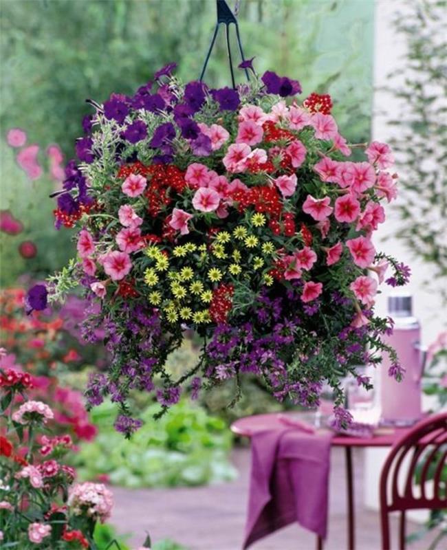 0-graži-idėja-su-rožinėmis-gėlėmis-iš-lauko-balkono-graži-su-daug-gėlių