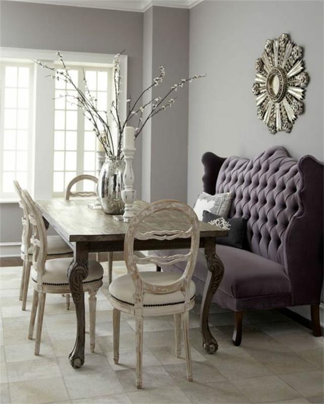 0-lepa-dnevna soba-s-slivo-kavčem-temno-barvno-stensko-sivo-stensko dekoracijo
