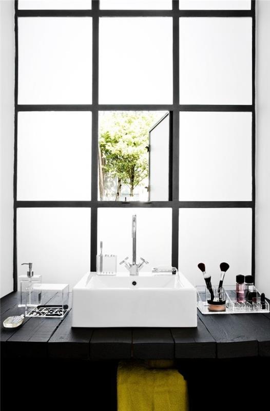 0-güzel-banyo-modelleri-italyan-banyo-modeli-pencere-büyük-beyaz-lavabo