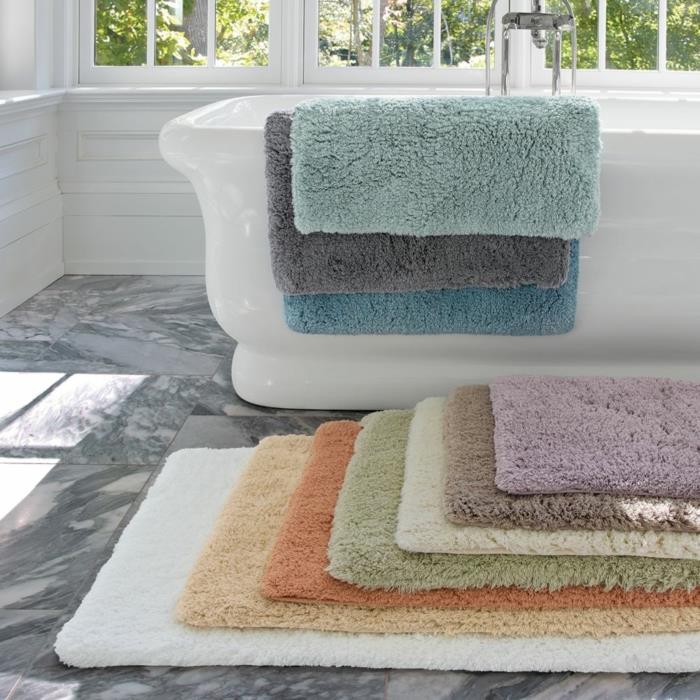0-leroy-merlin-spalvotas kilimas-vonios kambariui-pilkomis plytelėmis-ikea-vonios reikmenys