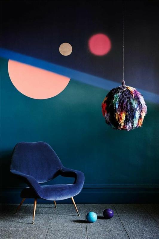 0-spalvingas-dizainas-šviesi-kėdė-tamsiai mėlynos spalvos sienų-tendencijų idėjos-interjeras