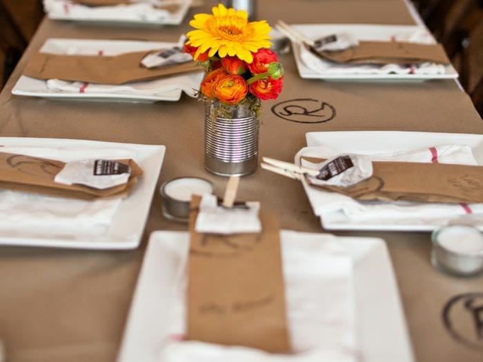 0-masa örtüsü-bej-kağıt-çiçekler-masanın üzerinde-çiçekli-plaj-çiçekli-masa