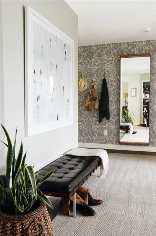 0-tapetai-chantemur-balta-juoda-grindų kilimas-pilka-prieškambario-apdailos idėja