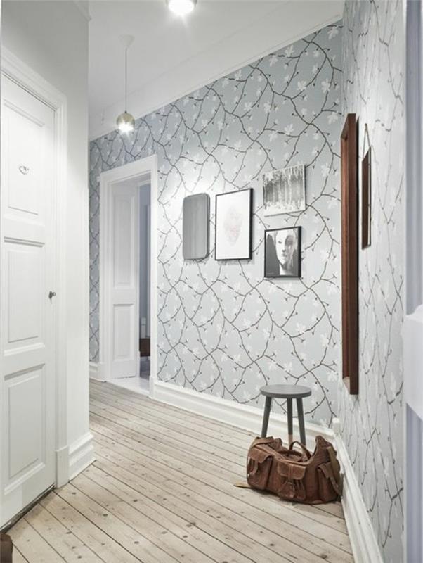 0-tapetai-spalvoms-skaidrus-grindys-deko-idėja-modernus koridorius