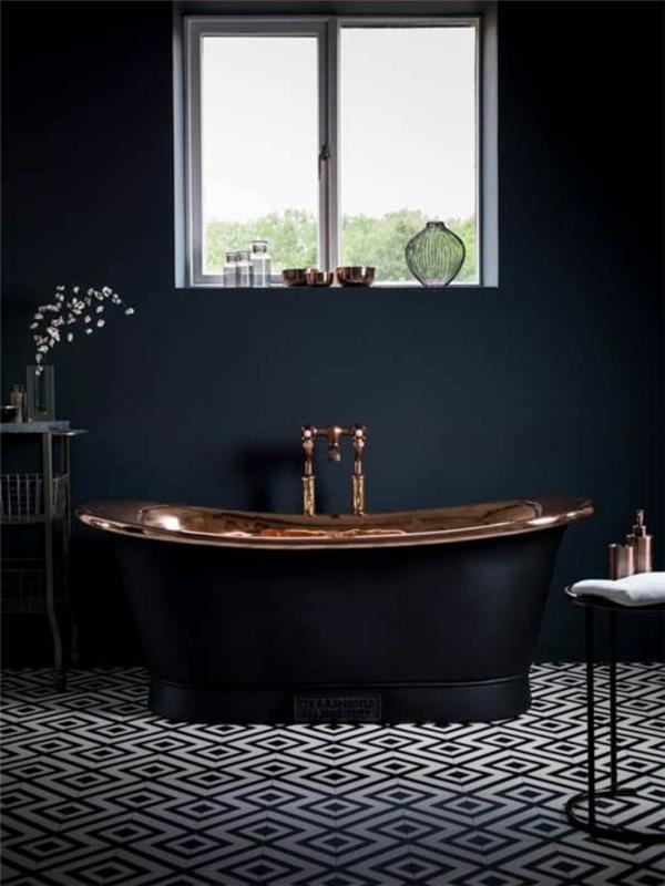0-vonios kambarys-tamsiai pilka-spalva-vonios kambarys-mozaika-balta-juoda-ant grindų-mažas langas