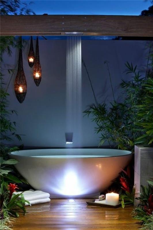 0-modern-banyo-beyaz-küvet-açık-ahşap-zemin-yeşil-bitkiler-banyo-mobilya-tik-ikea