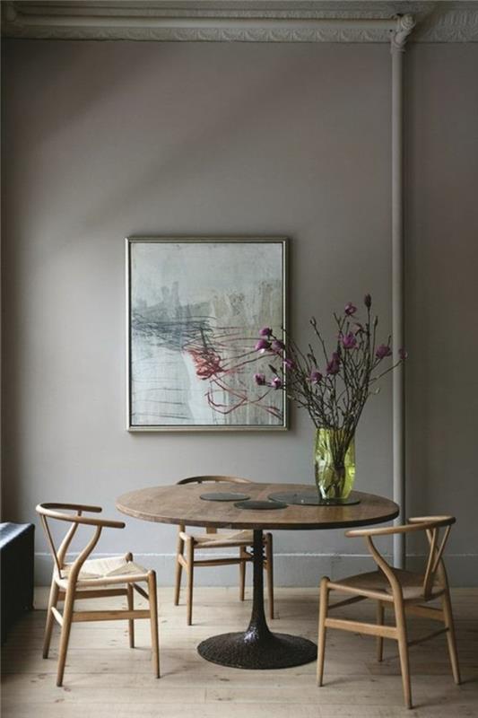 0-šviesios-medinės grindys-tulpės-stalas-tamsiai ruda-medinė-viršutinė-vaza-dekoratyvinės gėlės
