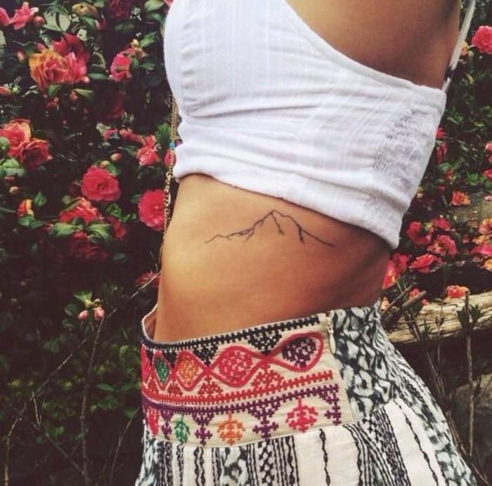 0-tatuiruotė-femme-cote-gražiausios-minimalistinės tatuiruotės