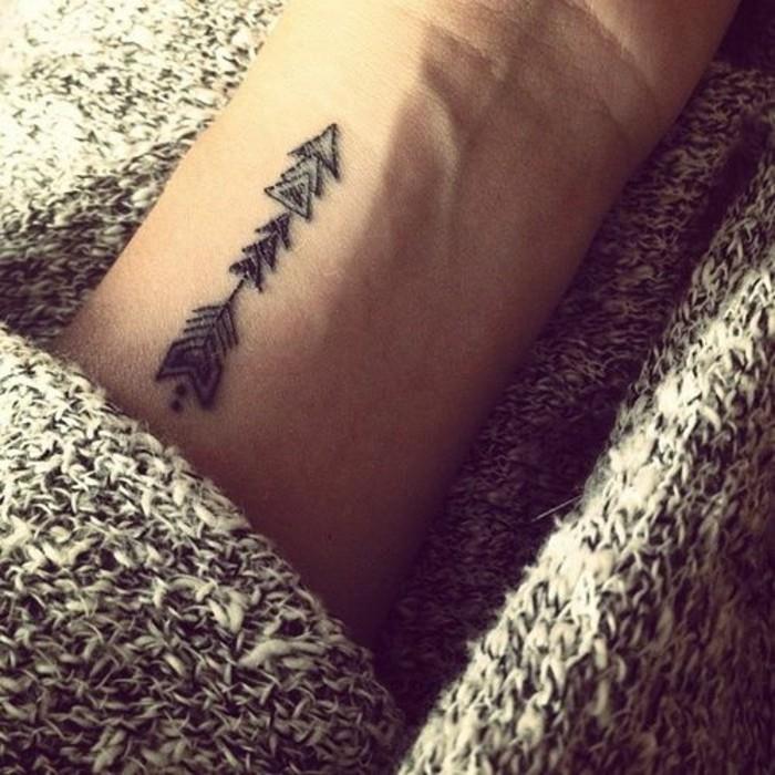 0-diskretiškos tatuiruotės-moteris-tatuiruotė-minimalistinė-moteris-tatuiruotė-originalai