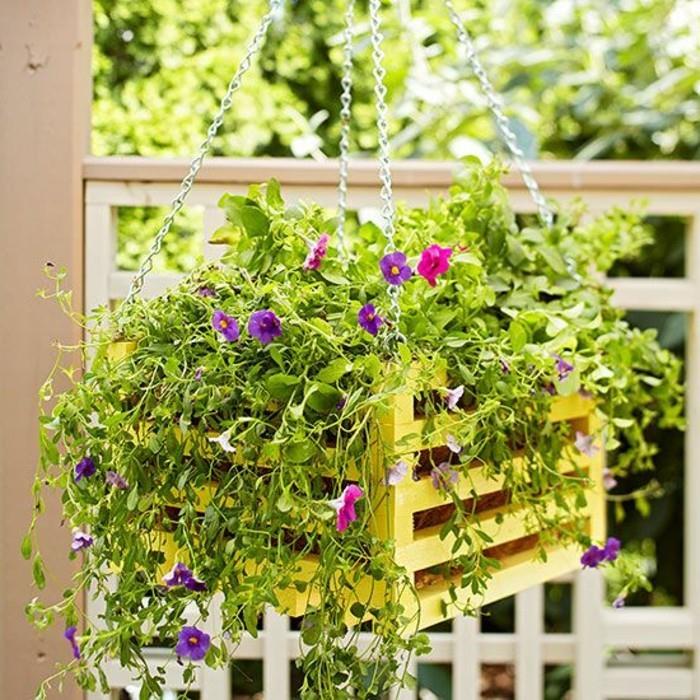 0-kita-idėja-gėlių-balkonų apželdinimui-žalios-vazoninės gėlės