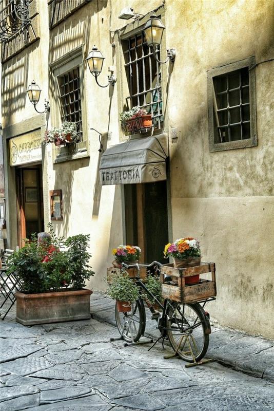 00-kmečka hiša-toskana-italijansko-ulično cvetje-na-ulicah-kmečka hiša-toskana-italija