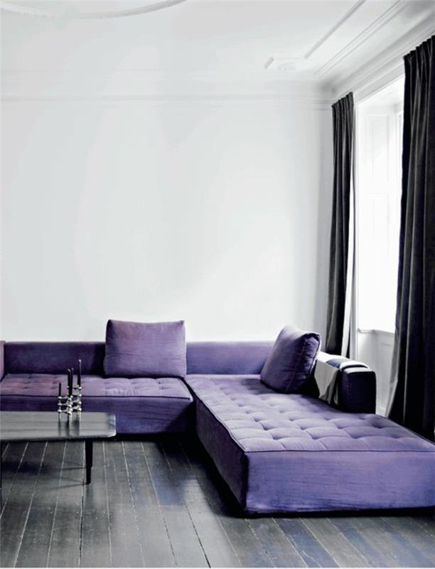 00-pretty-chic-dnevna soba-vijolična-barva-odtenek-kavč-vijolično-oblazinjena-slive barve