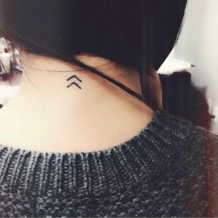 00-tatuiruotė-trikampis-reiškia-mūsų-idėjos-tavo-tatuiruotė-moteriai-diskretiška tatuiruotė-moteris