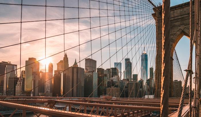 En güzel kentsel şehir, şehir manzarası, dünyanın en güzel şehri görüntüsü, Manhattan manzaralı gün batımında New York Brooklyn köprüsü