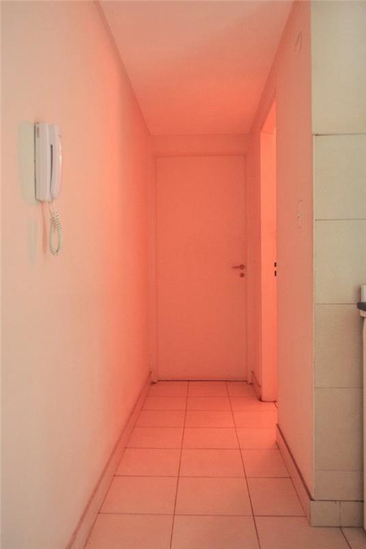 Osvetlitev hodnika 08. Oranžna polt.