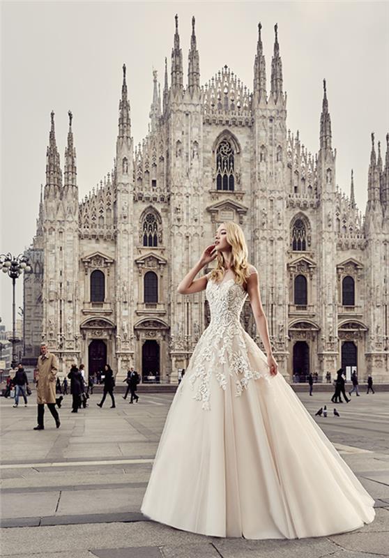 Katedrala v Milanu, foto poročna obleka princesa, bela dolga poročna obleka