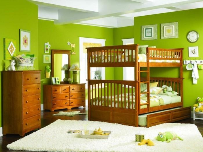 dažai-vaikų kambarys-žalia-dviaukštė-lova-medinė-komoda ir-tualetinis stalas-medžio-natūralios zen atmosferos
