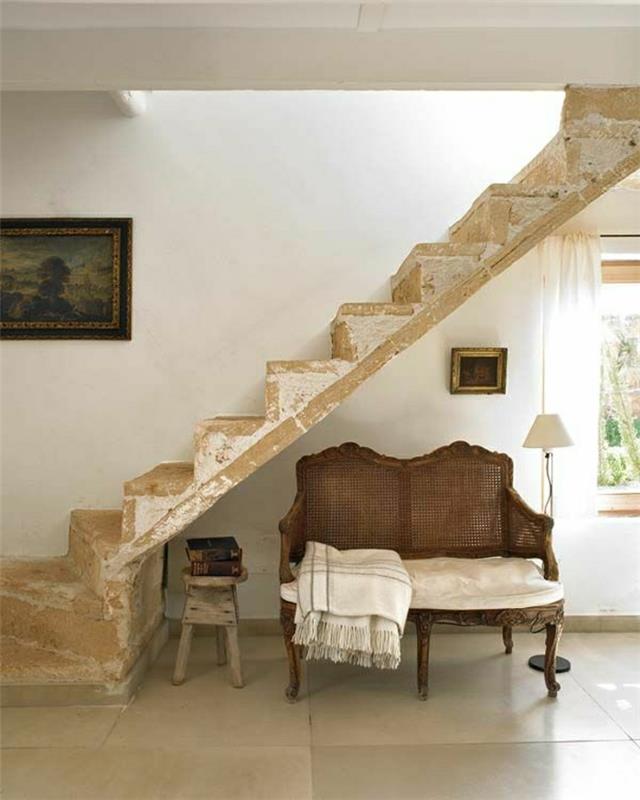 1-susitarimas-po laiptais-sofa-po-laiptine-saugykla-laiptai