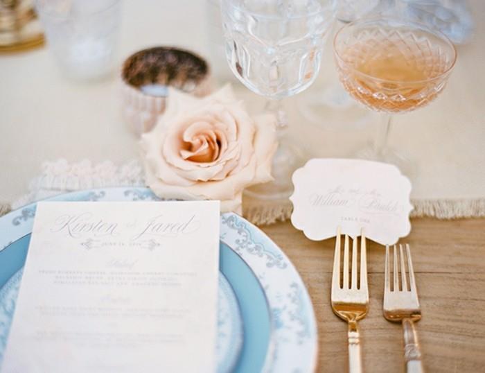 1-ljubezen-ideja-deco-poroka-deco-pastel-romantična-miza-lepo okrašena-barve-ki-se poroči-pastel-in-zlato