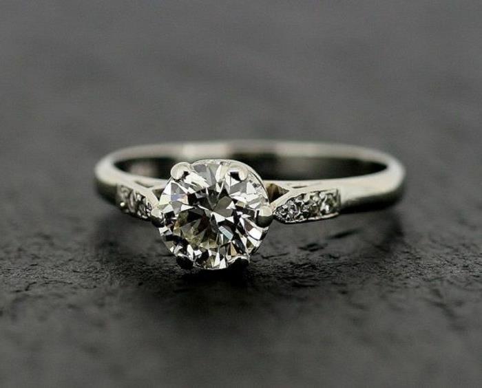 1-zaročni-prstan-cartier-zaročni prstan-poceni-za-njeno-moderno-obliko
