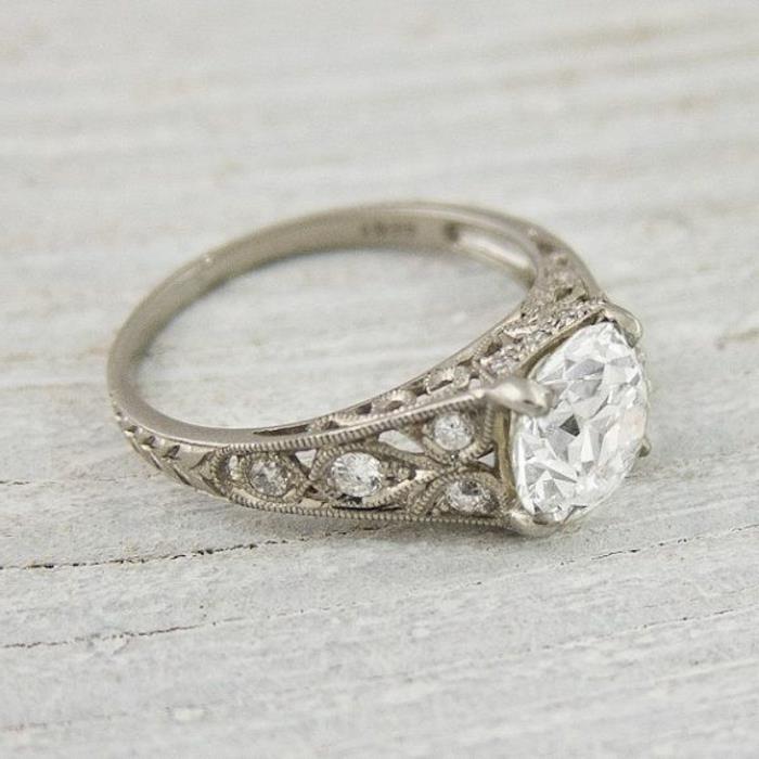 1-zaročni prstan-za-njeno-moderno-oblikovanje-kako-narediti-lepo-predlog