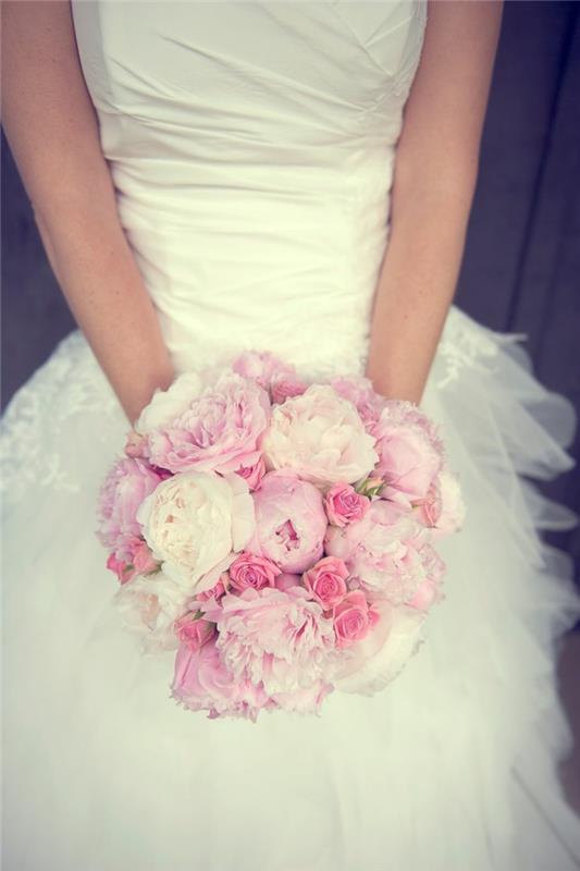 1-poročna-šopek-okrogla-roza-bela-obleka-lepa-dizajn-obleke-z-roza-cvetjem