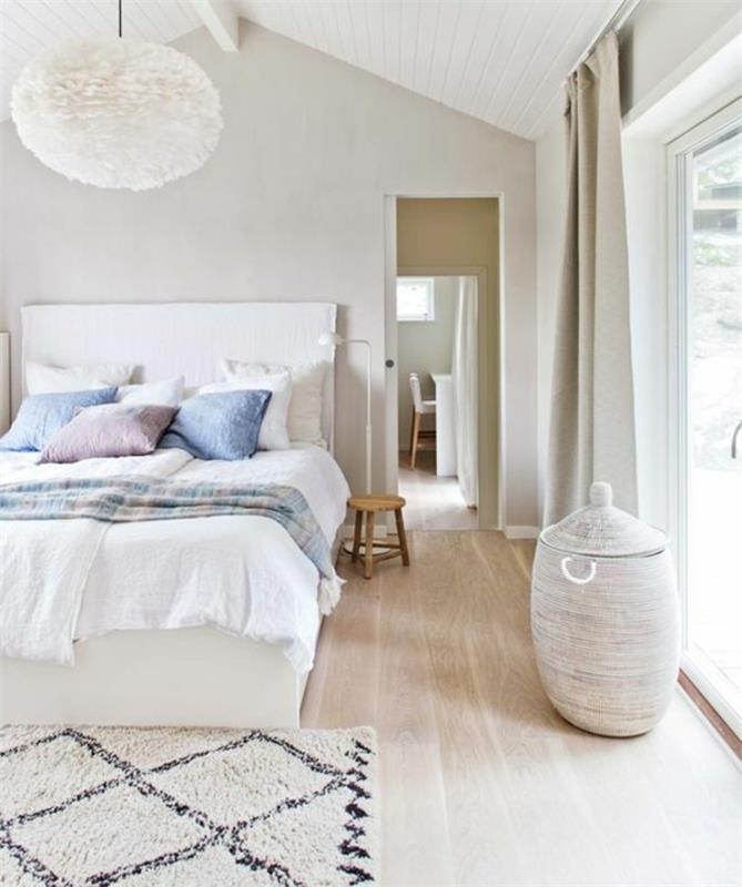 1-spalnica-skandinavski dizajn-lahka-parket-tla-bež-preproga-posteljne blazine