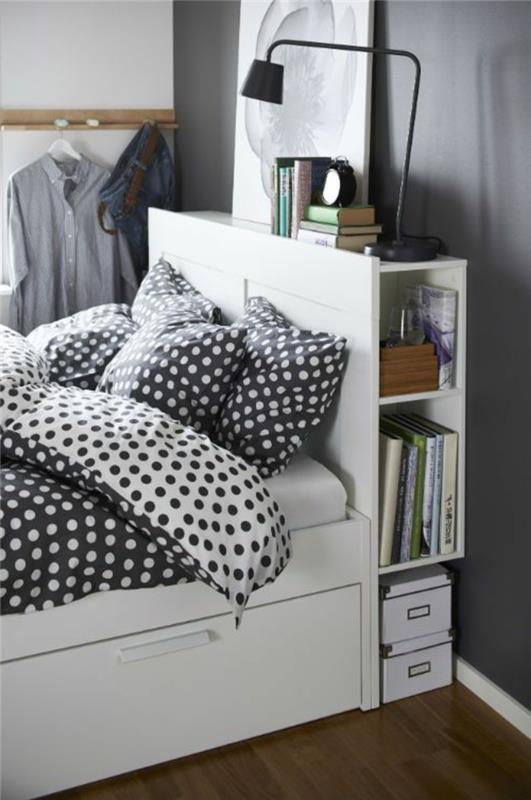 1-odrasla-spalnica-s-posteljo-z-lesenim-predalom-predalom-belo-pik-posteljno perilo