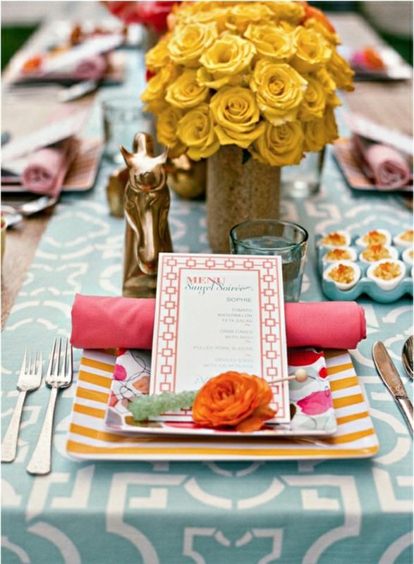 1-stalo-bėgikas-mėlynas-centro-stalo dekoravimas-geltonos-gėlės-elegantiškas-stalo komplektas