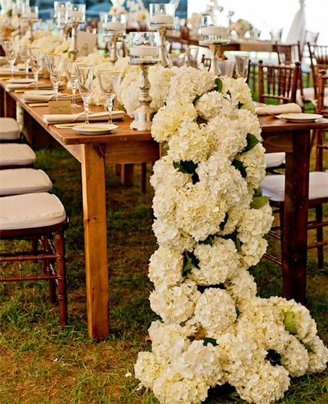 1-vestuvių stalo-bėgiko-gėlių-dekoracijos-baltas-vestuvių stalo komplektas