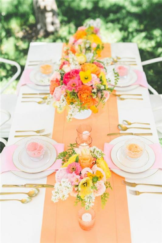 1 stalo bėgikai-oranžinės gėlės-ant stalo-stalo-elegantiškos-vestuvės
