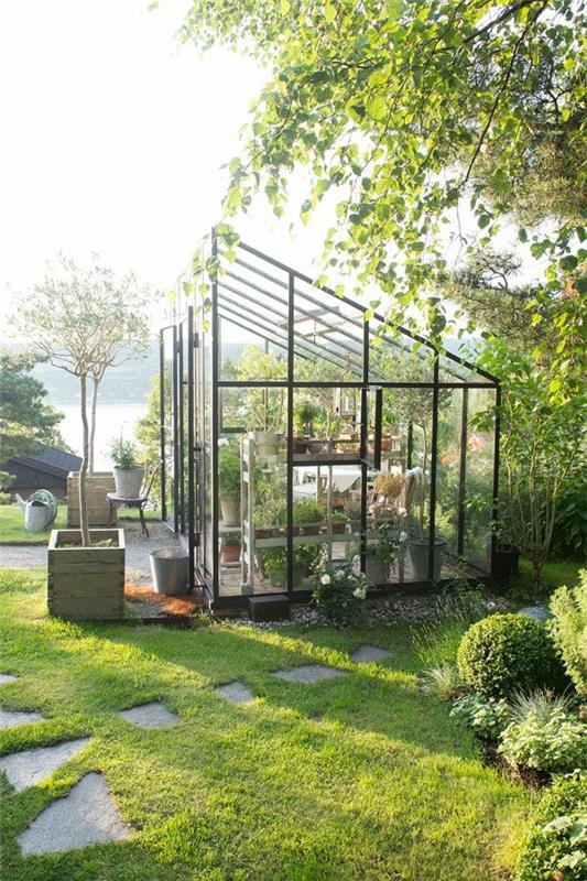 1-kako-urediti-svoj-vrt-s stekleno streho