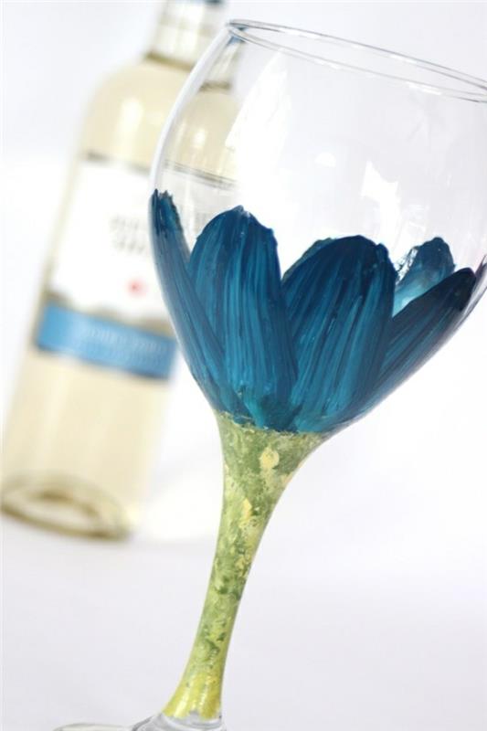1-kako-okrasiti-vinske kozarce-a-lepo-idejo-s-cvetjem-okrasiti-tvoj-tulipan-kozarec