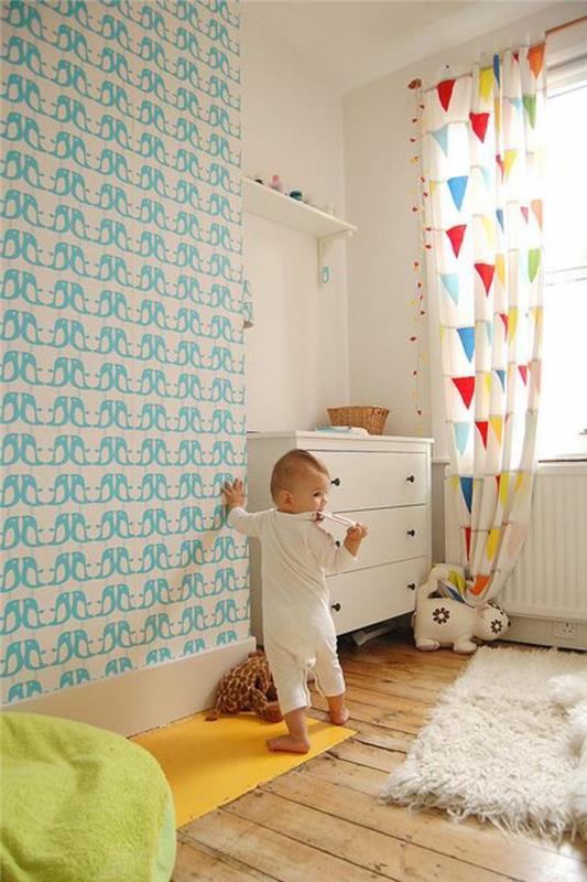 1-ışıklı-parke-beyaz-halı-bebek odası-yerinde-duvarı nasıl dekore edilir