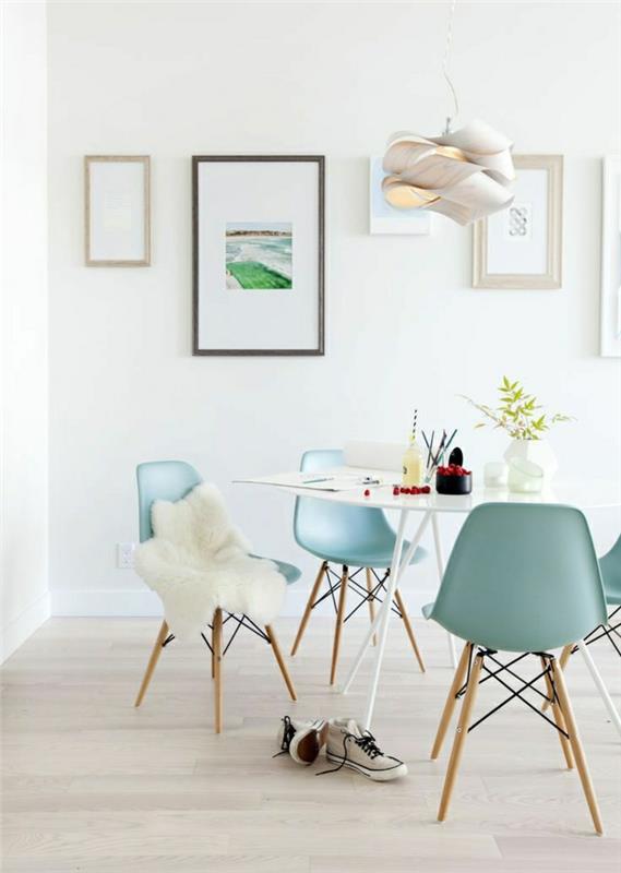 1-barva-turkizno-kraljevsko-modro-plastični-stol-turkizno-modro-bela-stena-kuhinja-miza-modra