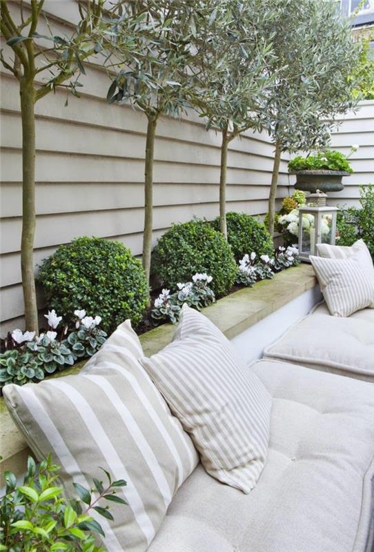 1-yastık-gif-yastık-60x60-bej-beyaz-ve-bej-çizgili-bahçe-mobilyaları