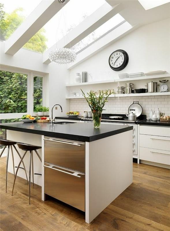 1-kuhinja-s-stekleno streho-tla-v-parketu-prozorna-bela-stena-steklo-strop-kuhinjsko pohištvo