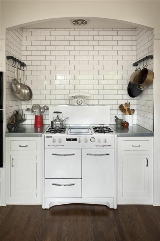 1-virtuvė-feng-shui-idėja-išdėstymas-feng-shui-baltos plytelės-modernioje virtuvėje