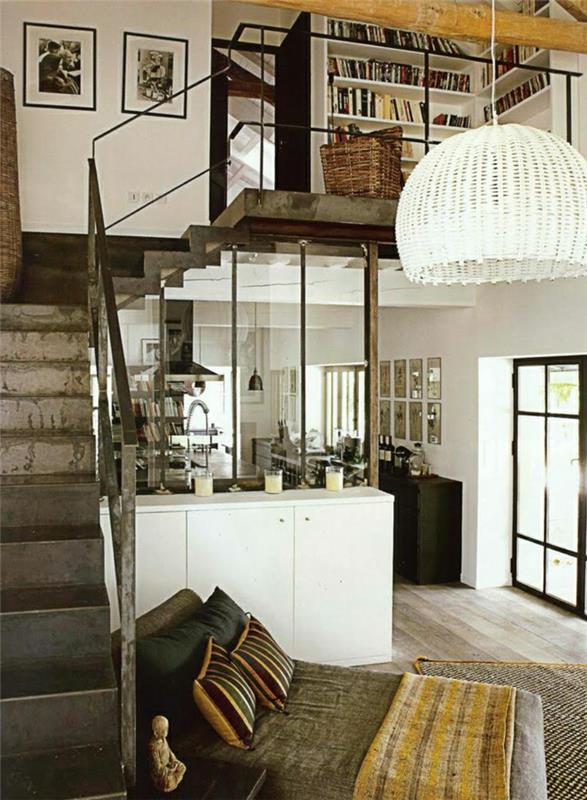 1-virtuvė-po laiptais-išdėstymas-po laiptais-pilka-laiptinė-freskos