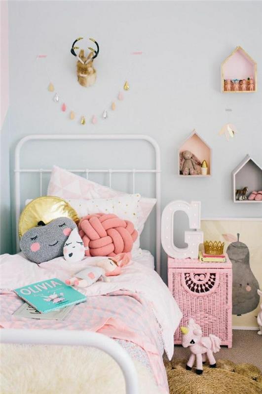 1-paauglių-mergaičių-miegamasis-gražiausias-paauglių-mergaičių-miegamasis-šviesiai rožinėje-alavo lovoje