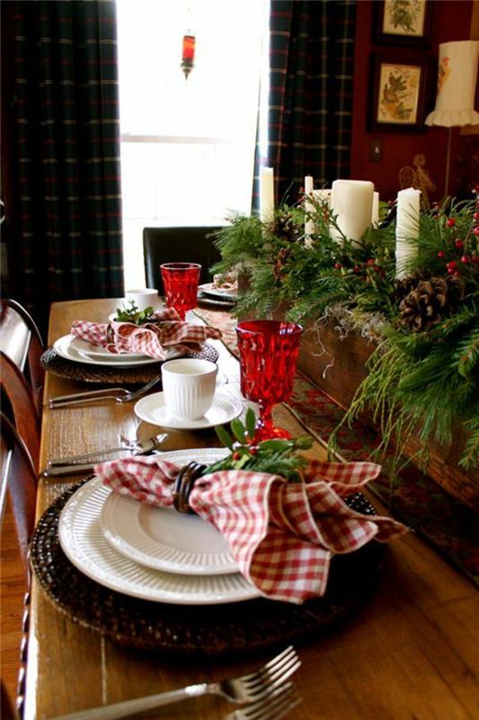 1-okrasite-mizo-s-lepo-vejo-zelene-jelke-za-božično mizo